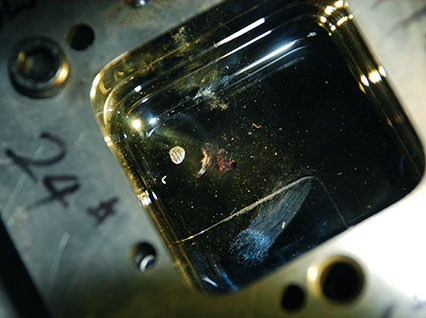 <a href='http://m.cdaqyq.com/product/3.htm' class='text_a'>模具激光焊機(jī)</a>修復(fù)鏡面模具效果